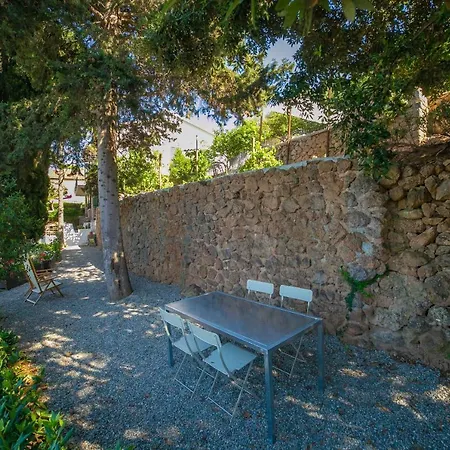Valle With Garden *