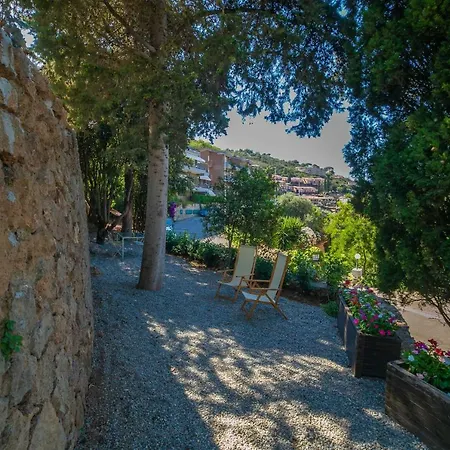 Valle With Garden